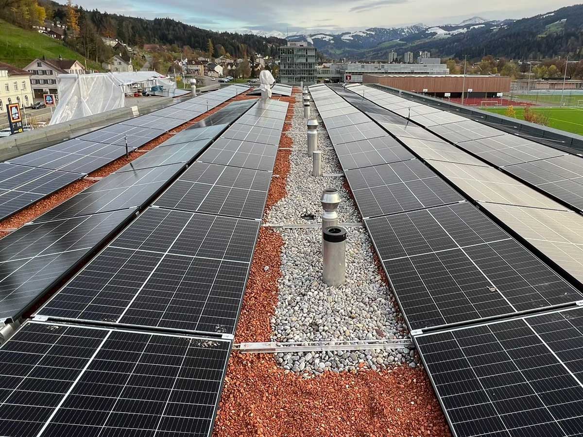 PV-Anlagen in St. Gallen, Thal: Solardächer, Photovoltaik Installation, Strom vom Dach und Wartung aus einer Hand. Jetzt Sonnenstrom nutzen und sparen!