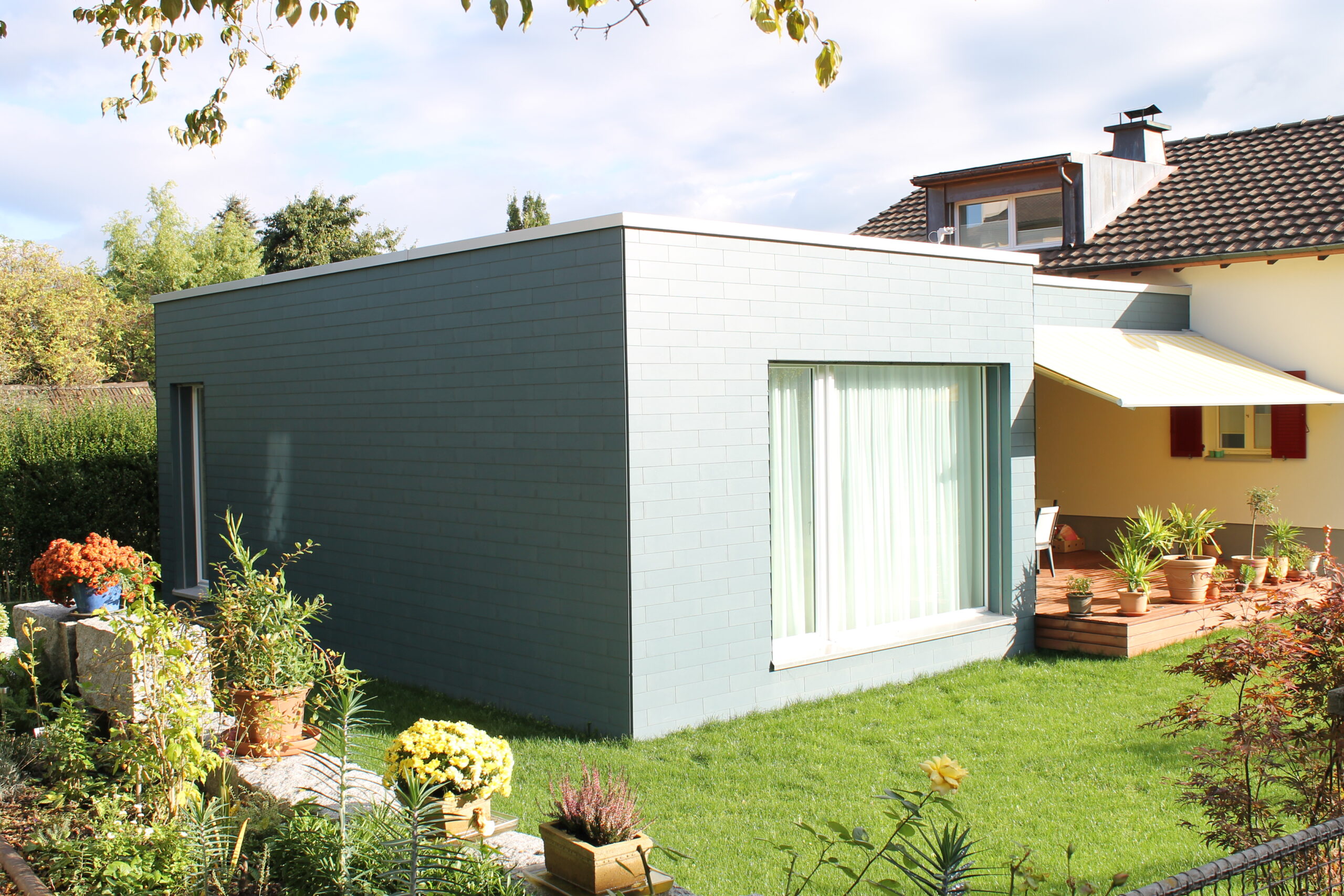 Fassade Einfamilienhaus mit Flachdach