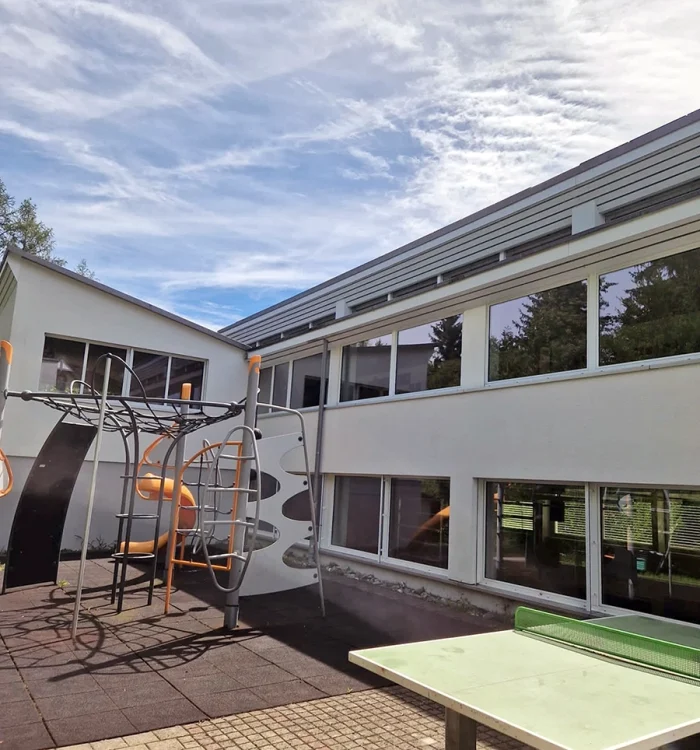 Dachsanierung Schule Lutzenberg